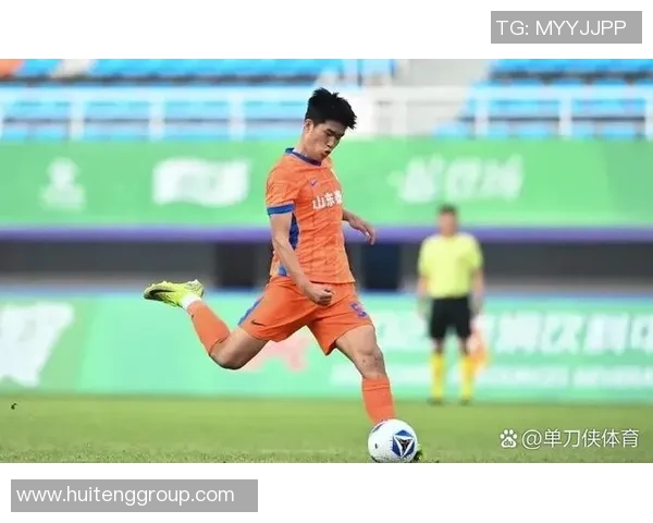 足球明星是否已在武汉亲自上场踢球引发球迷热议